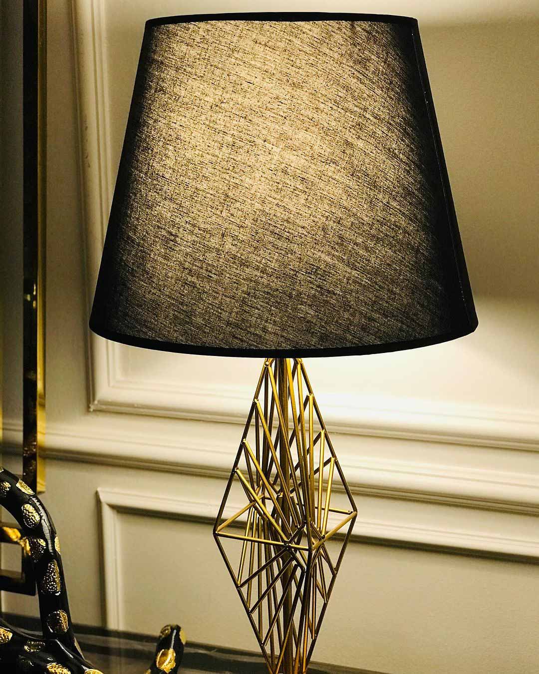 Hogan Metal Table Lamp