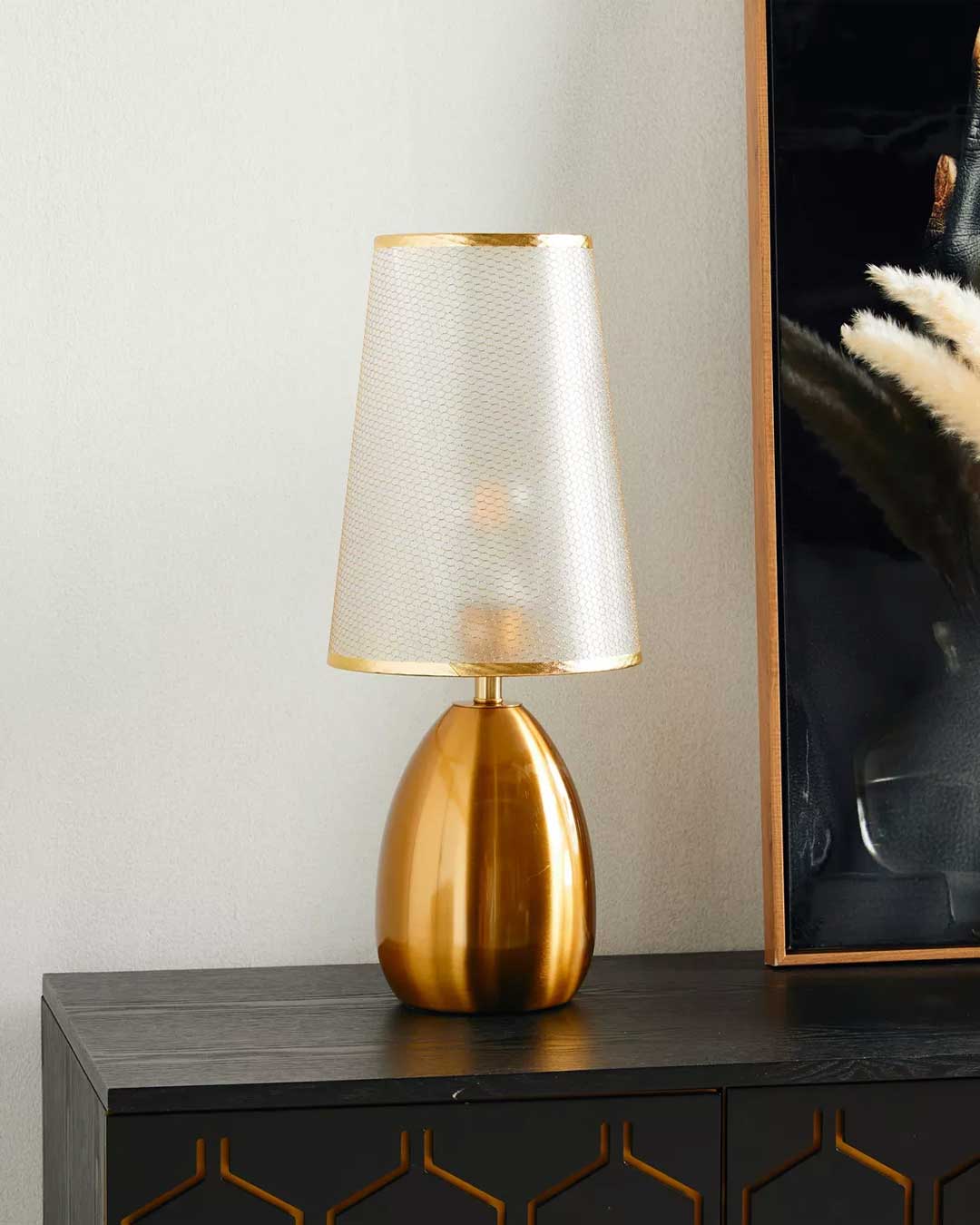 Simple Nordic Table Lamp - Golden