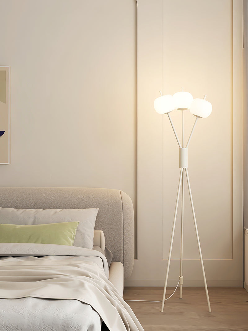 Bouquet Elegance: Floor Lamp with Three Lights