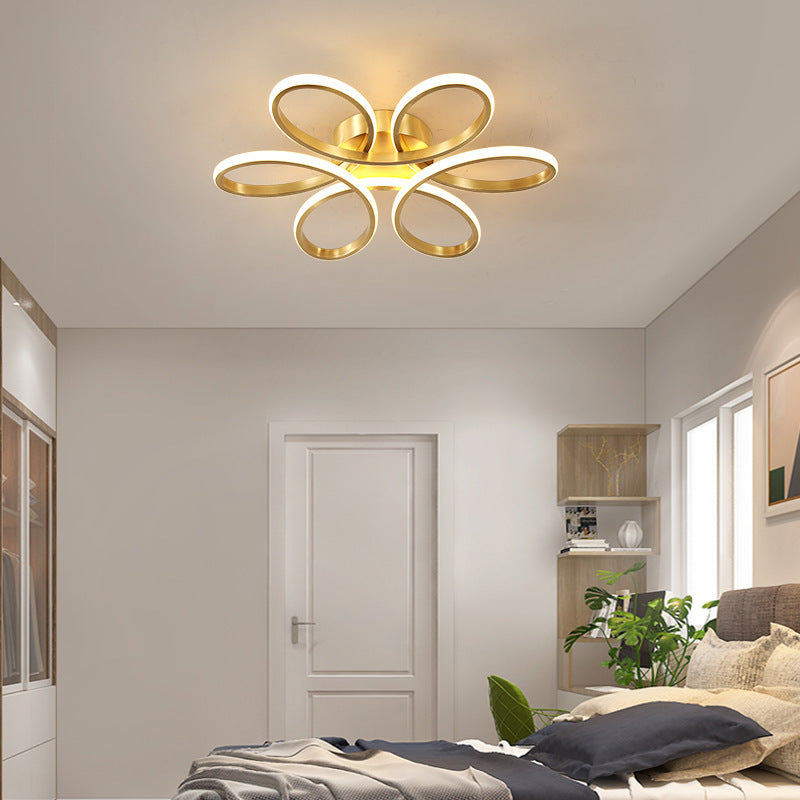 Curves of Flower Rings: Curvy Gold Light