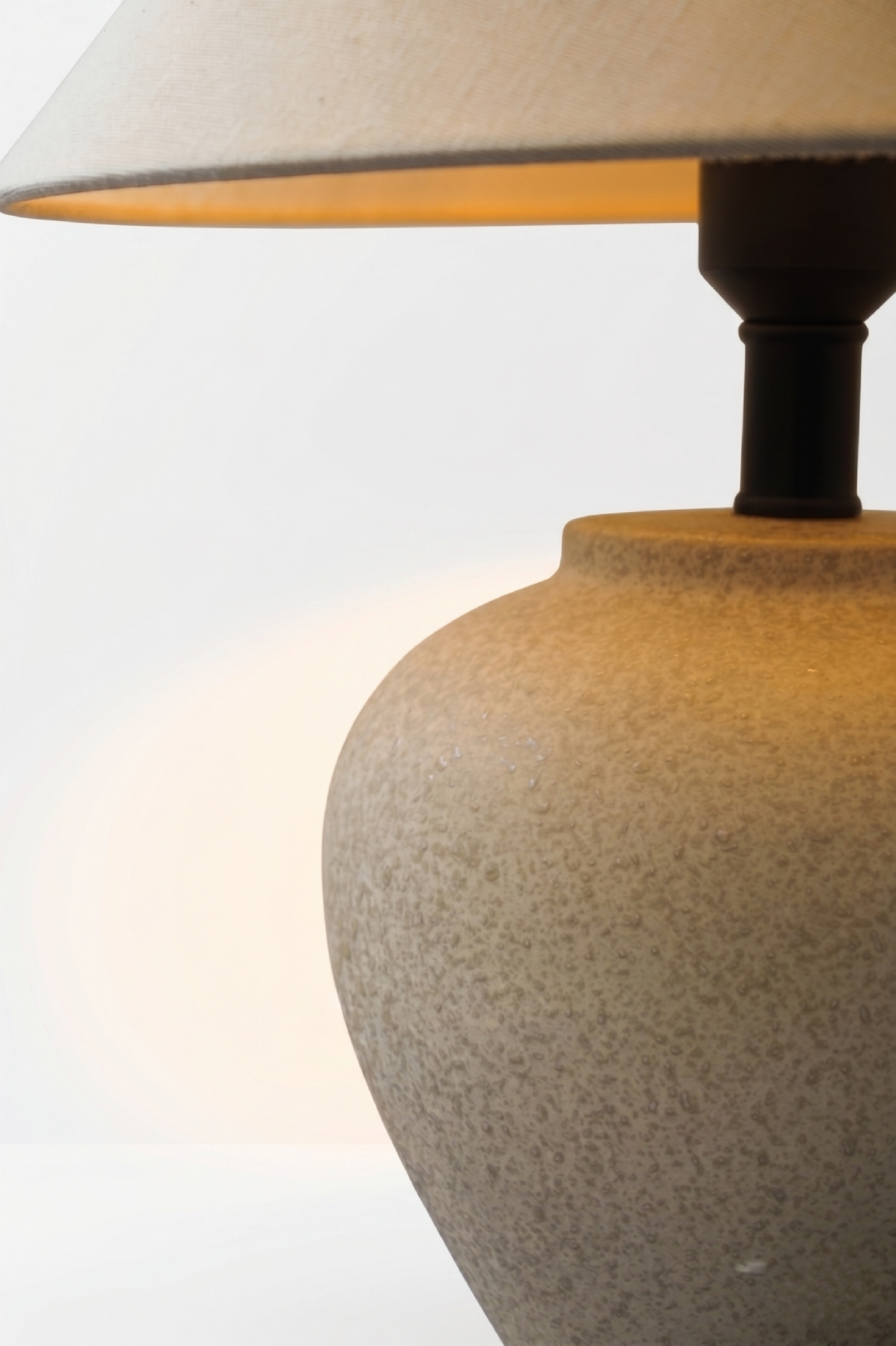 Ivory Heart Ceramic Table Lamp
