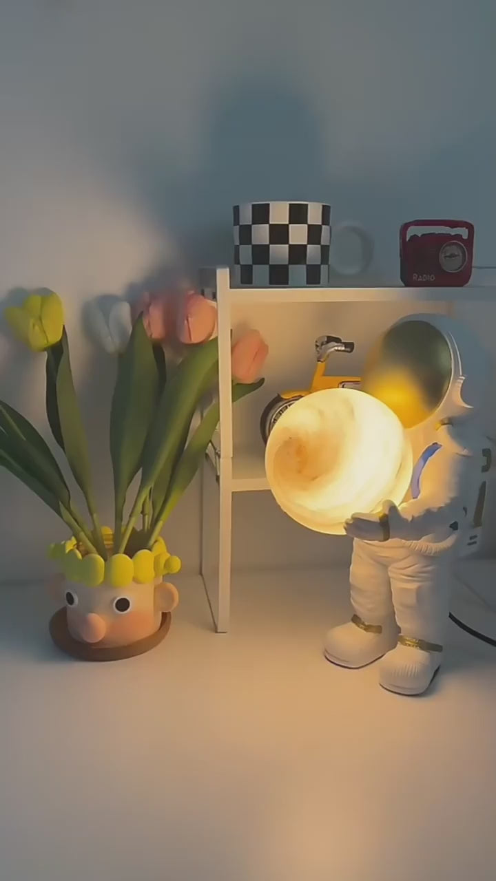 Creative Astronaut LED Table Lamp
